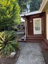 6104 125th Ave SE in Bellevue, WA - Building Photo - Building Photo