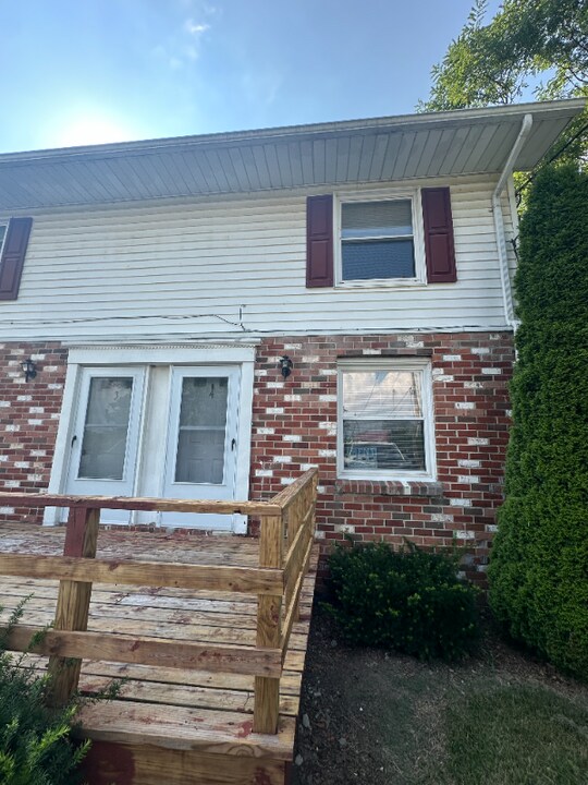 302 N Main St in Davidsville, PA - Foto de edificio