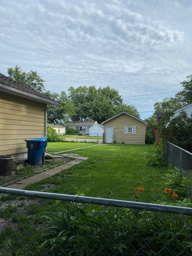 1659 Forest Ave in Waterloo, IA - Building Photo - Building Photo