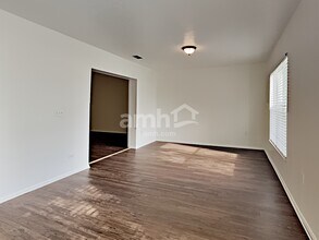 6112 63rd Ave E in Palmetto, FL - Foto de edificio - Building Photo