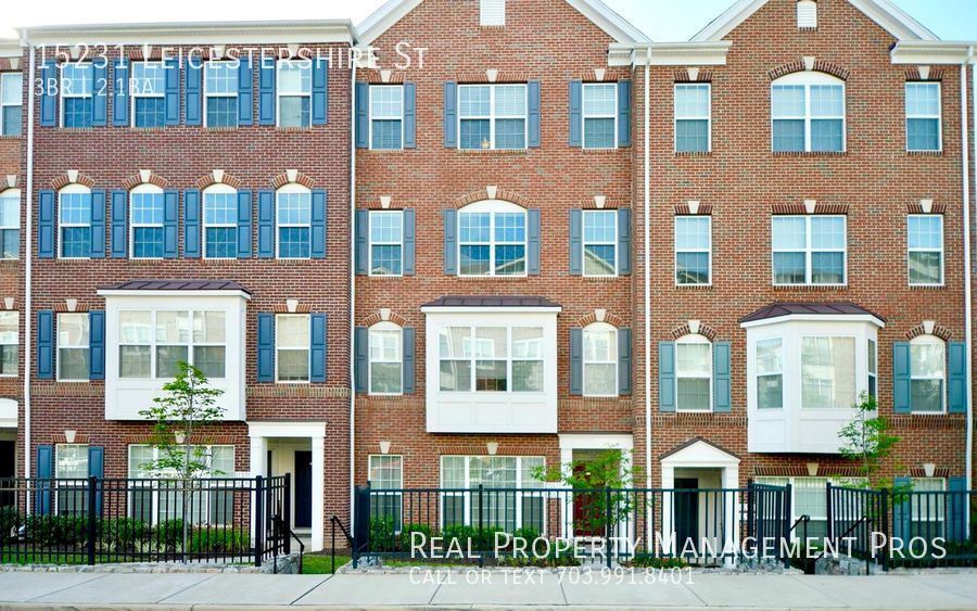 15231 Leicestershire St in Woodbridge, VA - Building Photo