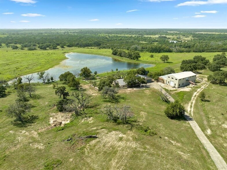 1560 Co Rd 287 in Liberty Hill, TX - Building Photo