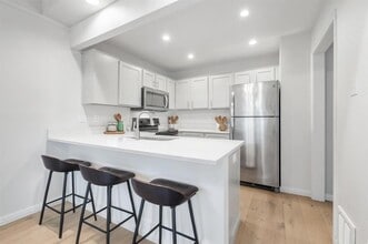 2001 Parker Ln in Austin, TX - Building Photo - Building Photo