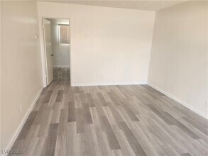 559 San Pablo Dr in Las Vegas, NV - Building Photo - Building Photo