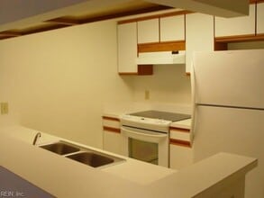 400 Bracknell Arch, Unit K in Chesapeake, VA - Building Photo - Building Photo