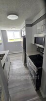 5110-5106 106 St in Edmonton, AB - Building Photo