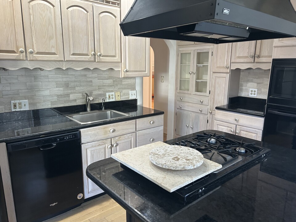 35 Duffy St in Stamford, CT - Building Photo