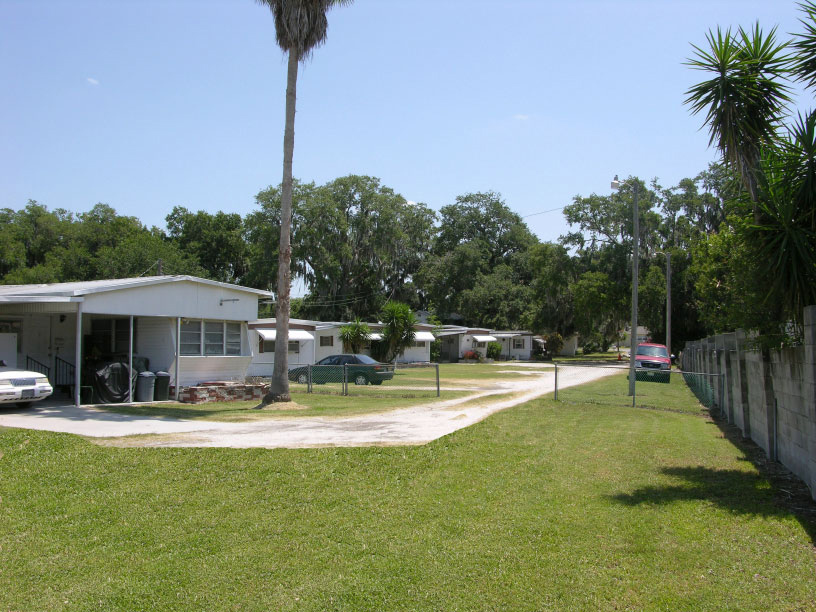 Lake Bonnie Mobile Home Park in Lakeland, FL - Building Photo