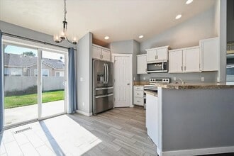 2114 N Rosedust Dr in Kuna, ID - Building Photo - Building Photo