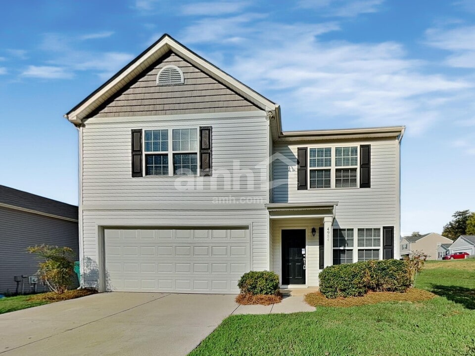 4984 Mount Hope Dr in Winston-Salem, NC - Building Photo
