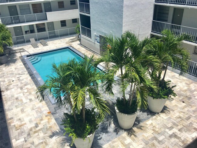1610 Lenox Ave, Unit 416 in Miami Beach, FL - Building Photo - Building Photo