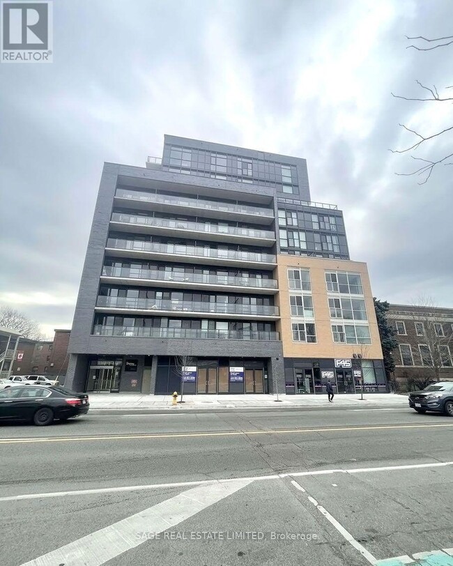 2369 Danforth Ave in Toronto, ON - Building Photo - Building Photo