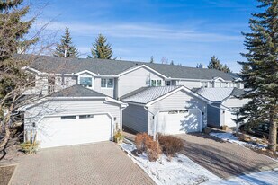 Heritage Woods in Calgary, AB - Building Photo