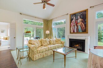 6 Tall Tree Ct in East Hampton, NY - Building Photo - Building Photo