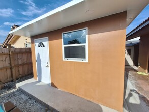 13241 SW 27th St, Unit Beautiful efficiency in Miami, FL - Building Photo - Building Photo