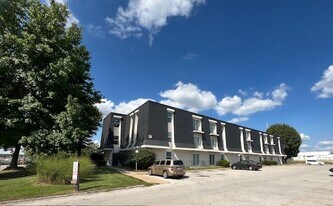 1940 Place in Springfield, MO - Building Photo