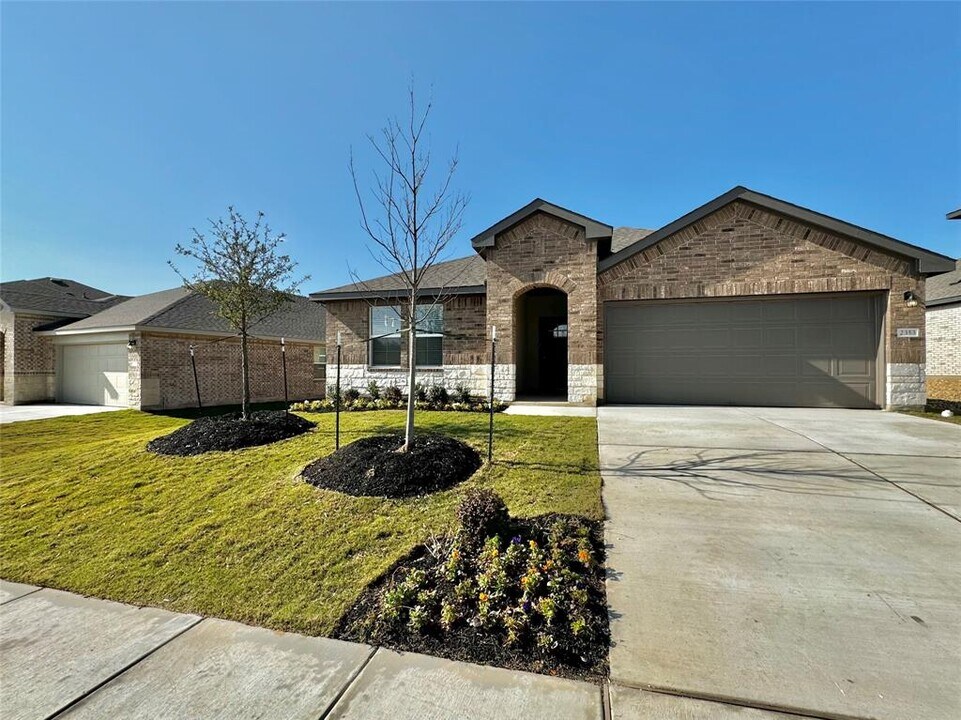 2353 Bronc Buster Way in Leander, TX - Building Photo