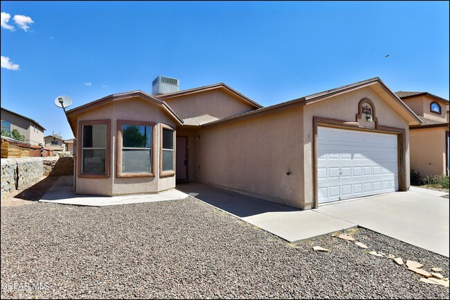 11613 Ochre Bluff Ln in El Paso, TX - Building Photo - Building Photo