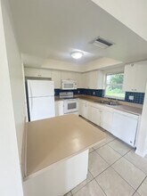 727 SE 8th Pl in Cape Coral, FL - Building Photo - Building Photo