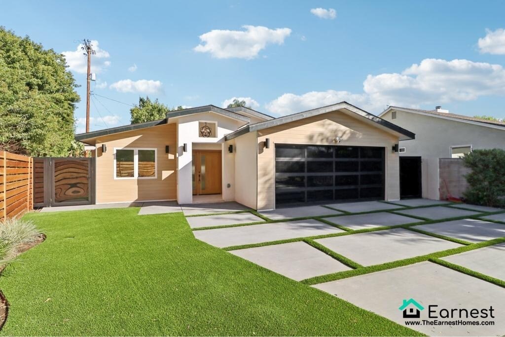 4656 Greenbush Ave in Los Angeles, CA - Building Photo
