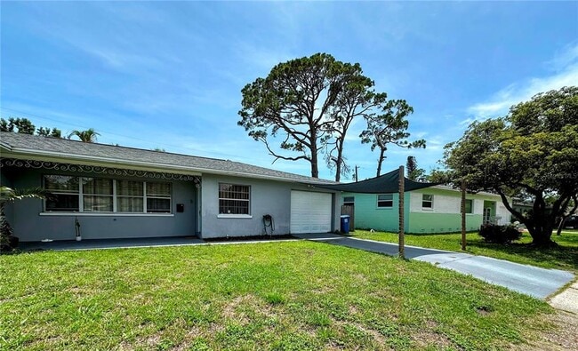1738 Tyrone Blvd N in St. Petersburg, FL - Building Photo - Building Photo