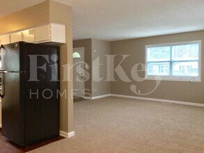 4712 Payton Ave in Lawrence, IN - Foto de edificio - Building Photo