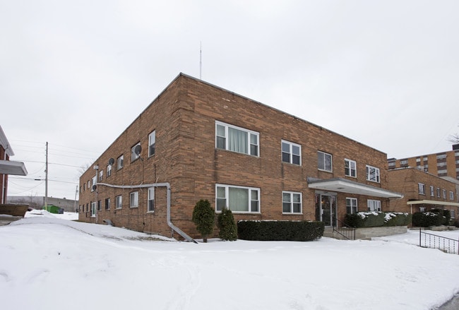 3879 N Humboldt Blvd in Milwaukee, WI - Foto de edificio - Building Photo