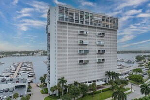 Waterview Towers in West Palm Beach, FL - Building Photo