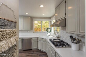 5159 Churchwood Dr in Oak Park, CA - Building Photo - Building Photo