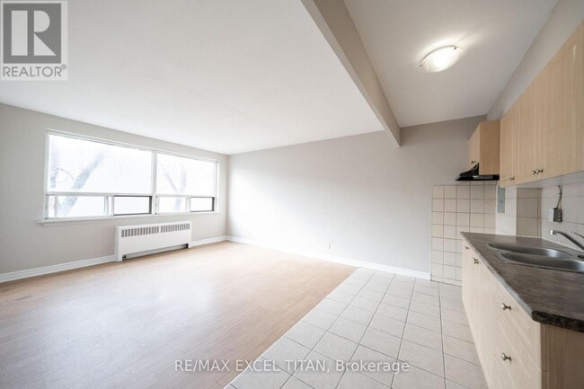 property at 468 Ottawa St N