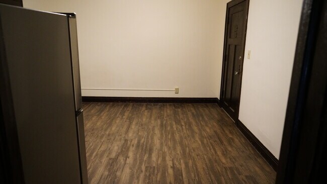 2086 Marshall Ave in St. Paul, MN - Building Photo - Building Photo