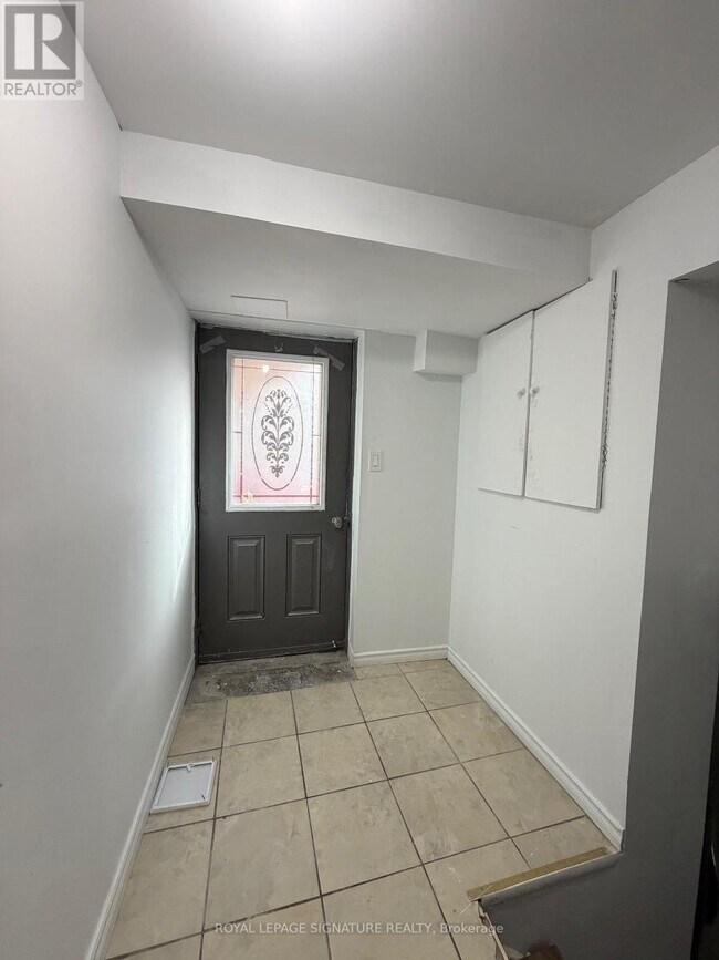 41 Broadbridge Dr in Toronto, ON - Building Photo - Building Photo