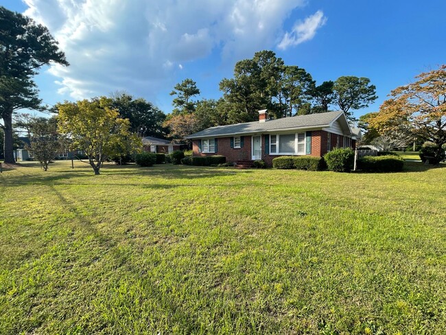 5057 Wrightsville Ave in Wilmington, NC - Building Photo - Building Photo