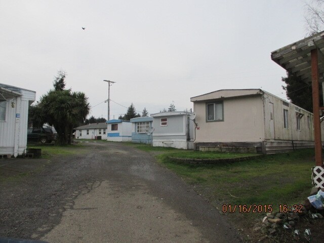 2810 Longwood Dr in Reedsport, OR - Foto de edificio - Building Photo