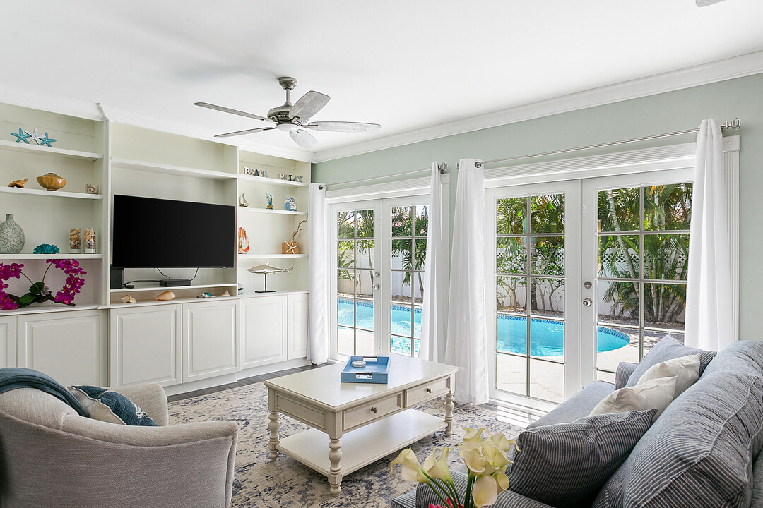 908 SE 10th St in Deerfield Beach, FL - Building Photo