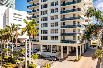 Sea Air Towers in Hollywood, FL - Building Photo - Building Photo