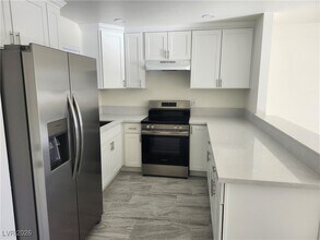 5312 S Swenson St in Las Vegas, NV - Building Photo - Building Photo