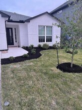 17205 Adoro Dr in Manor, TX - Foto de edificio - Building Photo