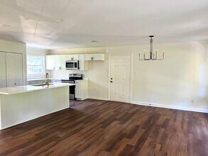 4113 E Canal Cir in Mobile, AL - Building Photo - Building Photo