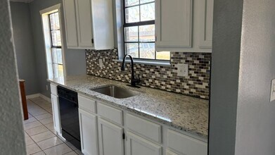 619 E 1st St in Gentry, AR - Building Photo - Building Photo