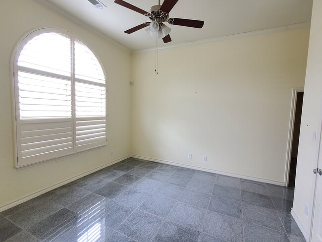 3104 San Saba Drive, Unit 2 in Odessa, TX - Foto de edificio - Building Photo