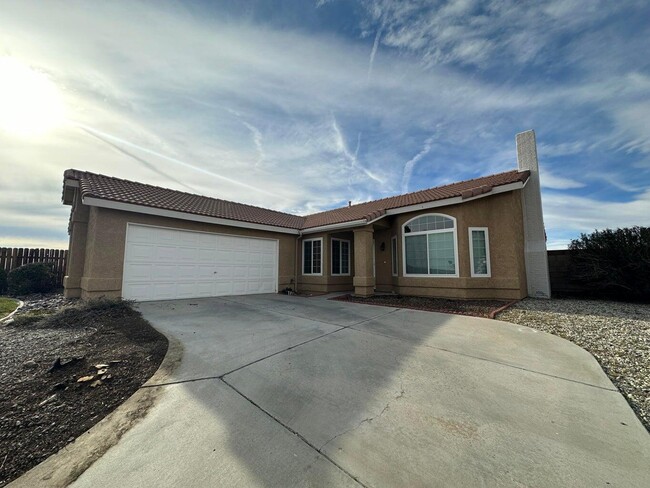 3719 San Jacinto Ave in Rosamond, CA - Foto de edificio - Building Photo