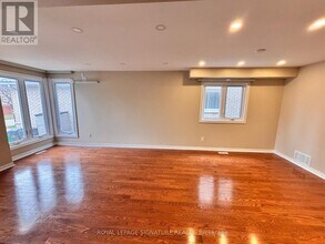 5503 Landsborough Ave in Mississauga, ON - Building Photo - Building Photo