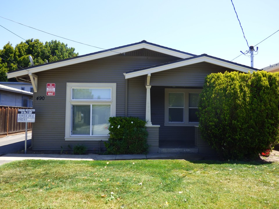 490 Page St in San Jose, CA - Building Photo