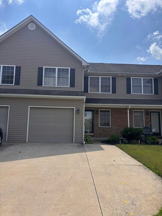 1459 Mohr Cir in Macungie, PA - Building Photo