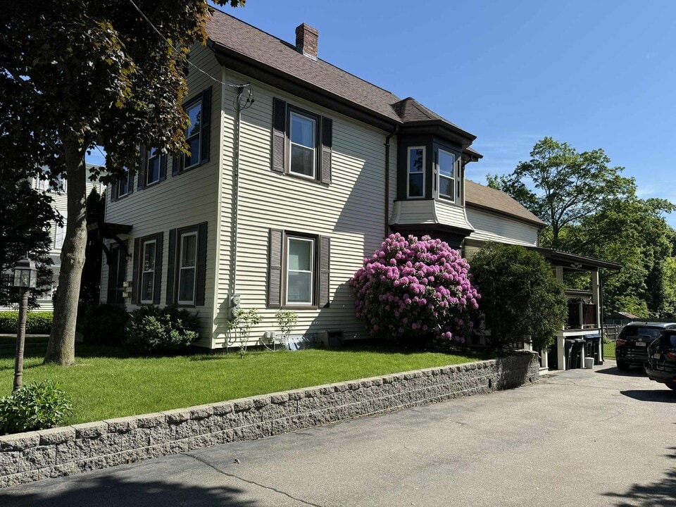 1 Franklin St in Natick, MA - Building Photo