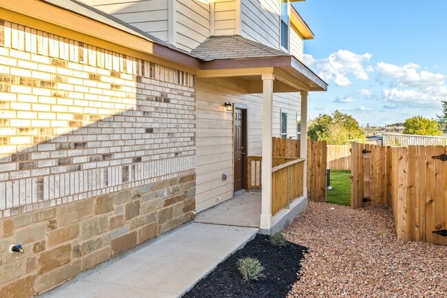 105 Highland Vw in New Braunfels, TX - Building Photo - Building Photo
