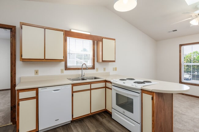 Timber East Apartments in Lynchburg, VA - Building Photo - Interior Photo