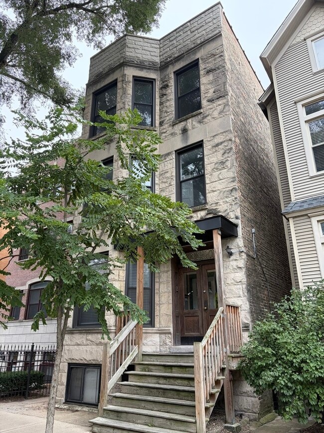 property at 3350 N Kenmore Ave