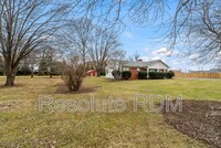 125 N County Rd 900 E in Avon, IN - Foto de edificio - Building Photo